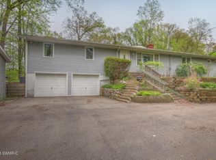 8665 E Fulton St, Ada, MI 49301