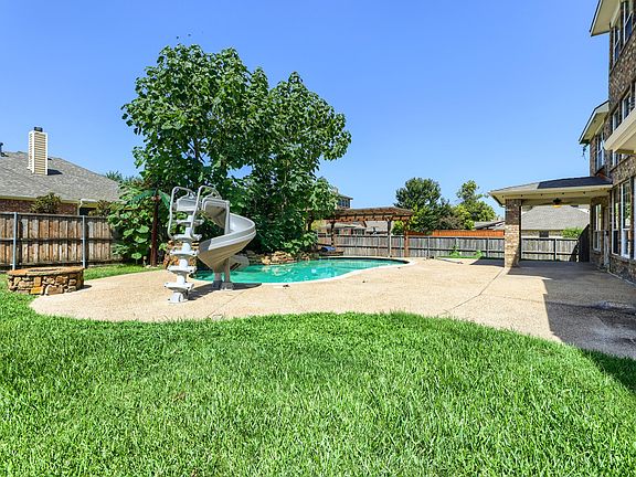 3rd image of 223 McKinney Trl