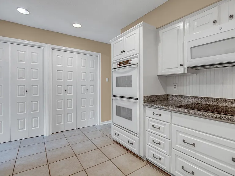 1659 W Sam Houston Pkwy S — Photo 11