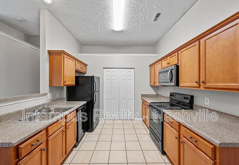 553 Rose Cottage Cir — Photo 8
