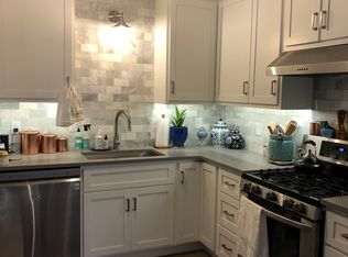 706 Island View Dr, Brunswick, GA 31525