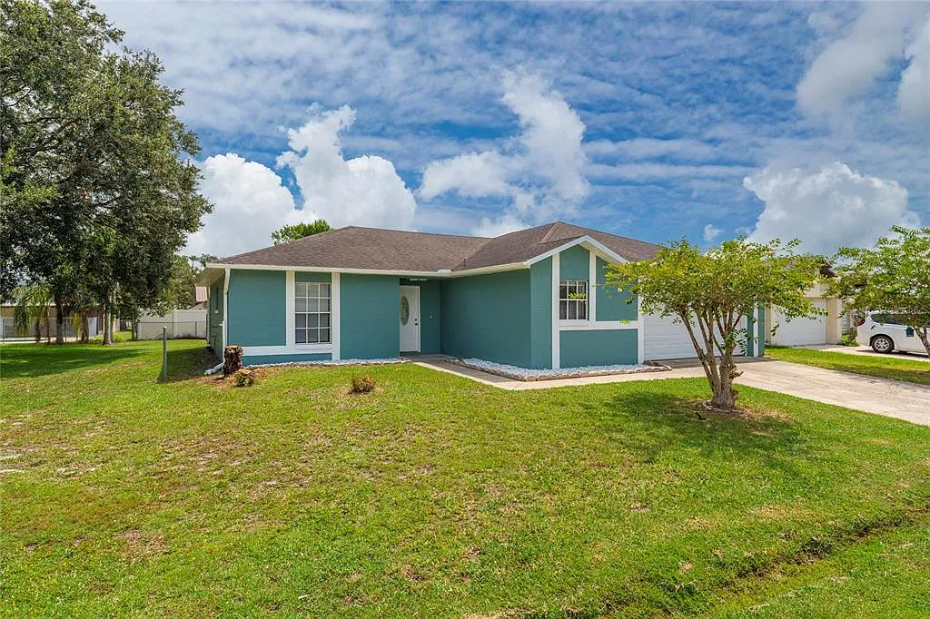 3 bed, 2.0 bath, 1329 sqft, $1,775 — Photo 2