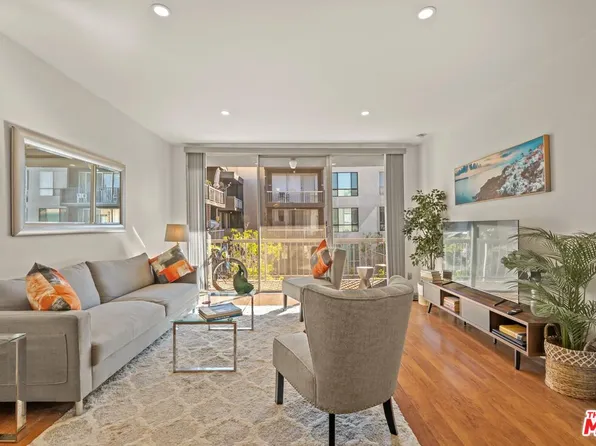 1745 Camino Palmero St APT 420, Los Angeles, CA 90046