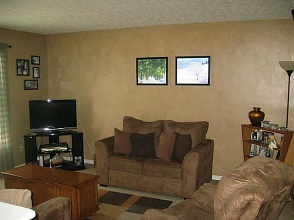 4th image of 1517 Autumn Village Dr