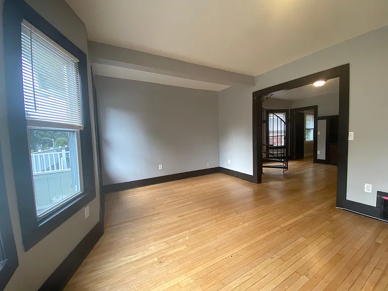 3019 N Maryland Ave — Photo 3