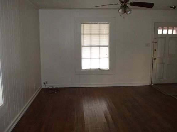2nd image of 3949 Taft Ave