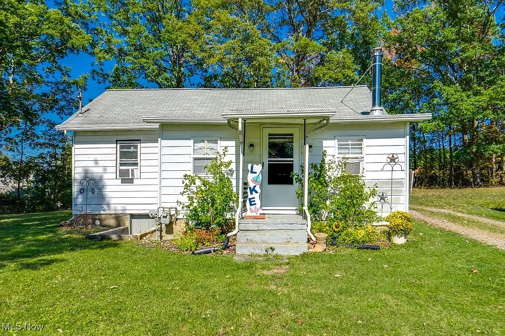 16726 Oakwood Dr photo 1