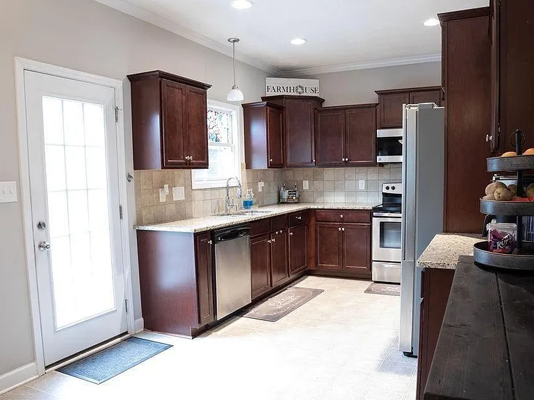 1246 Brickyard Dr — Photo 10