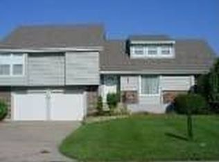 4076 SW Normandy Dr, Lees Summit, MO 64082