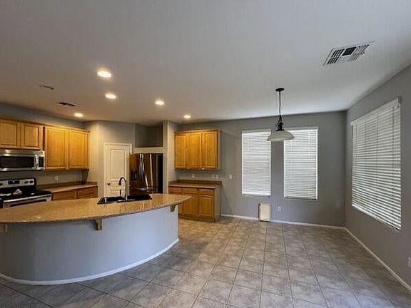 3rd image of 10618 W Lone Cactus Dr