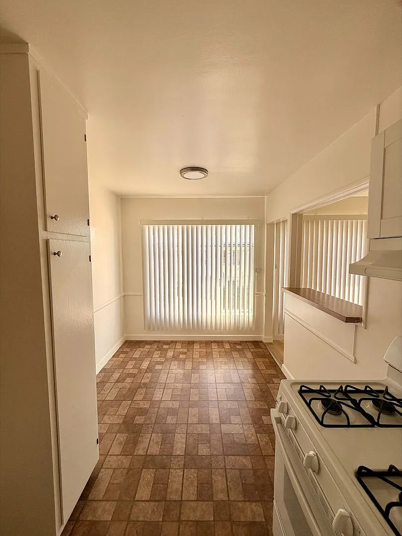 139 & 143 N. Mariposa Ave. — Photo 4
