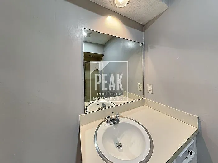 2710 Saint George Pl — Photo 7