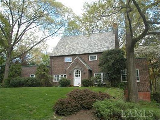 2nd image of 8 Lakeview Ave