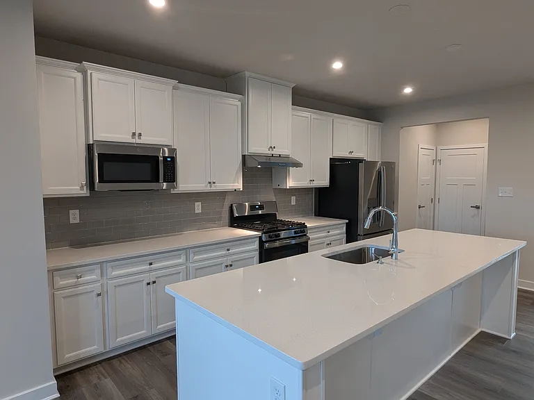 335 E Cochran St — Photo 19