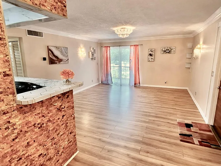 616 NW 13th St #24 — Photo 32