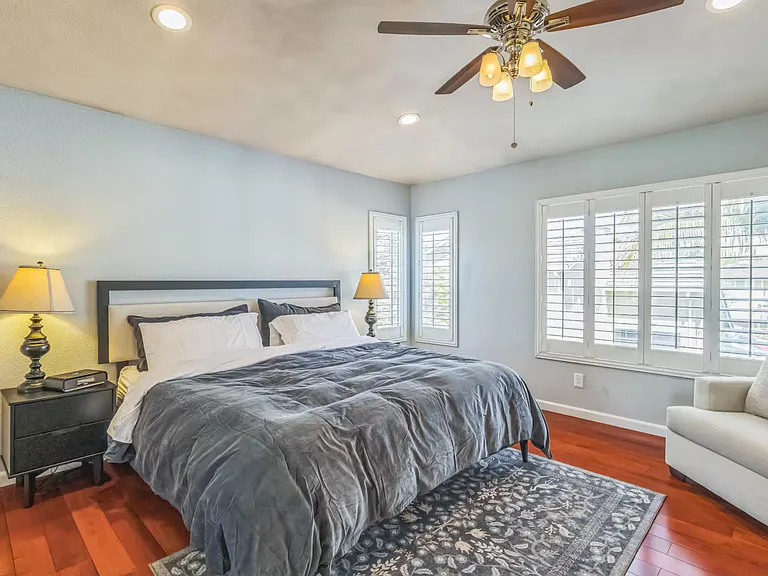 Bedroom 1 - Master - King