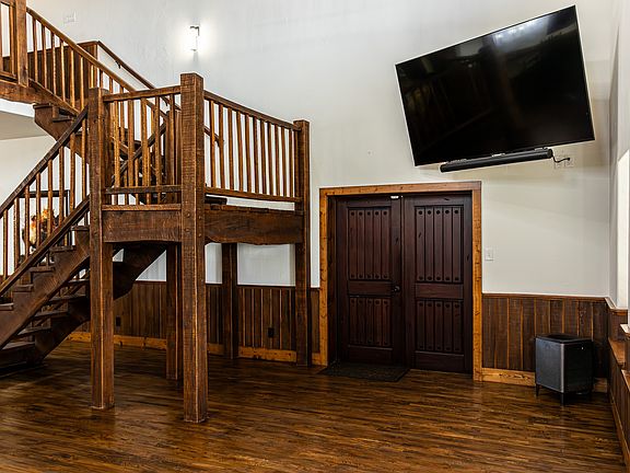 2nd image of 1950 Hamilton Rd