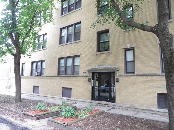 5th image of 3575 N Claremont Ave #2