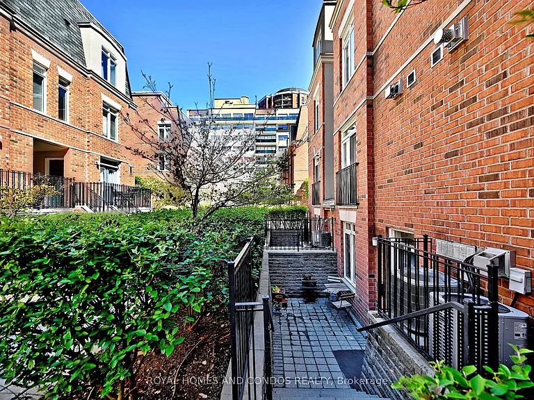 415 Jarvis St #125 — Photo 4