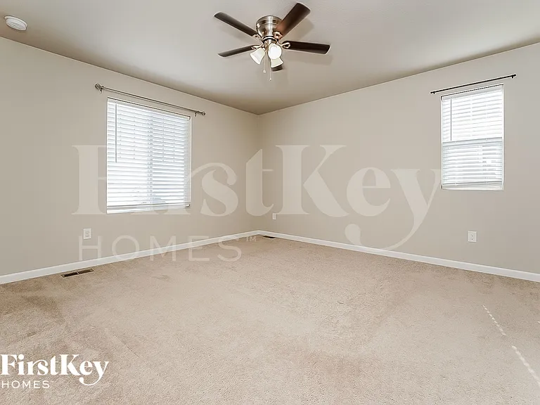 1902 Villageview Ln — Photo 9