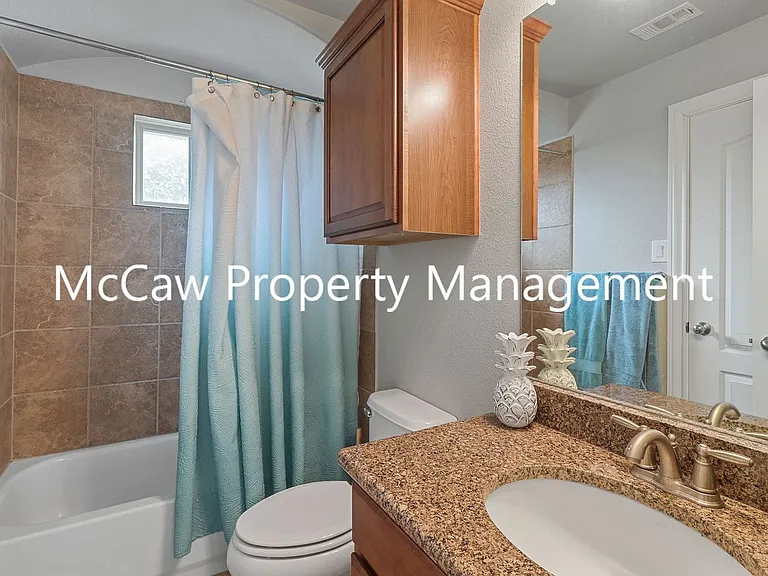 2438 Sunderland Ln — Photo 10