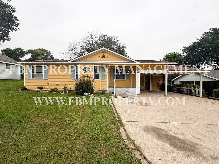 108 Sunset Cir — Photo 1