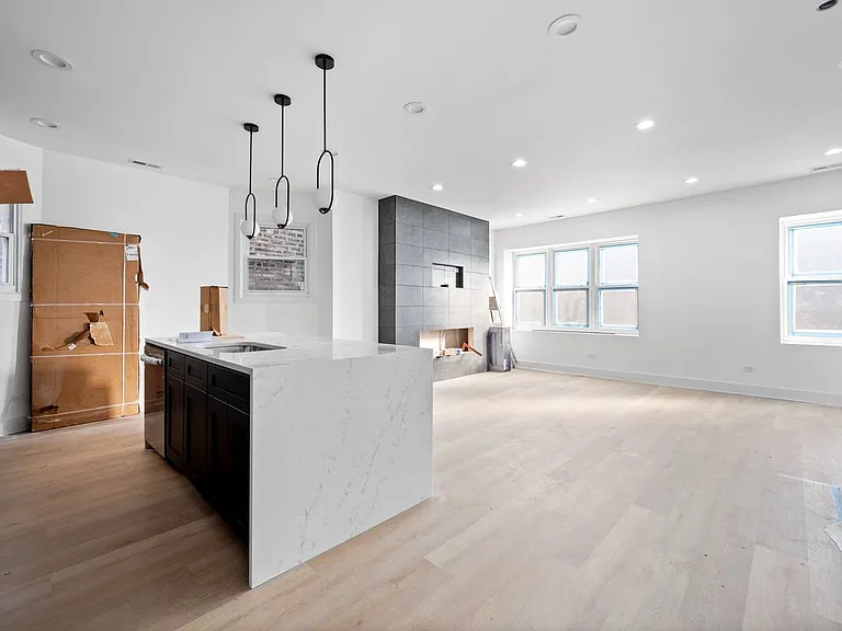 3116 W Montrose Ave #2 — Photo 12