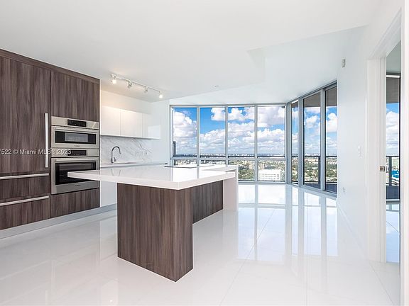 5th image of 851 NE 1st Ave #3410