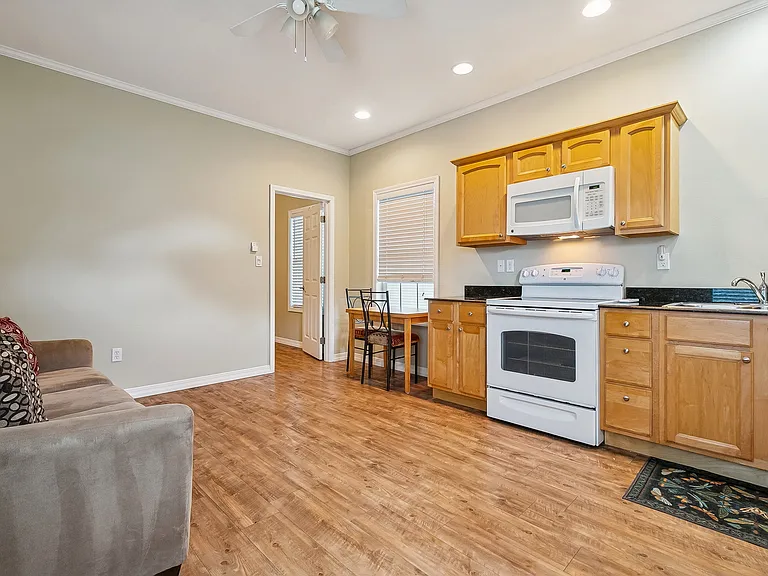 4433 Orleans Blvd — Photo 5