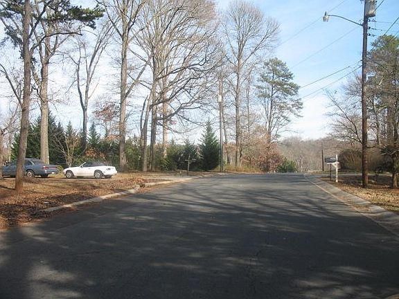 4th image of 2301 Laura Dr