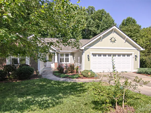 129 Mockingbird Hill Dr, Etowah, NC 28729