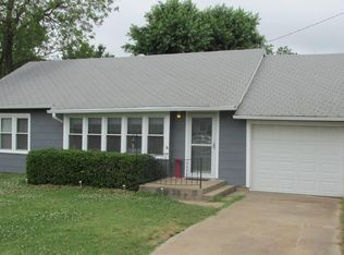 711 N 9th St, Perry, OK 73077