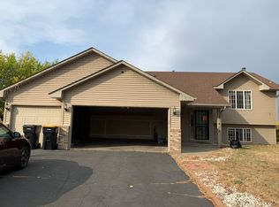 405 Columbine Ln, Shakopee, MN 55379