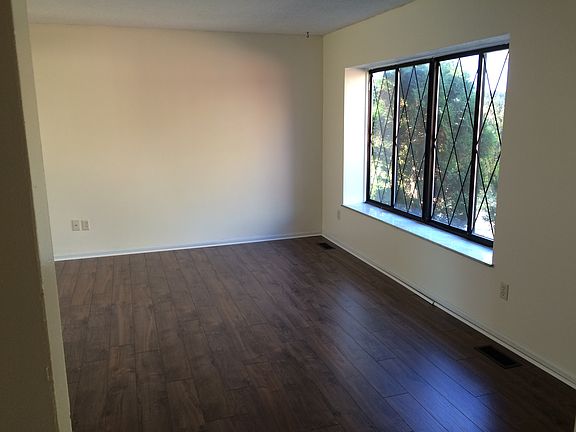 3rd image of 721 Timberlane Dr