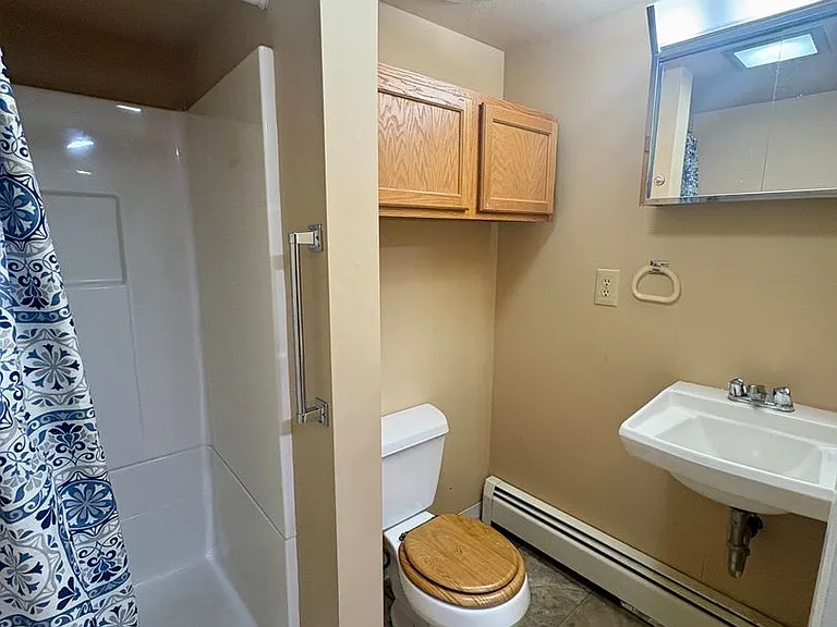106 Burlington Ave — Photo 26
