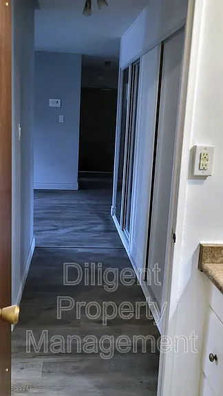200 Park Rd N #101 — Photo 3