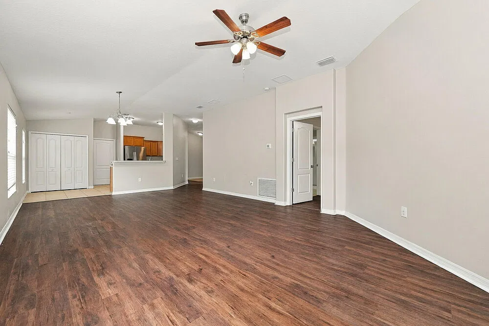 3 bed, 2.0 bath, 1485 sqft, $1,820 — Photo 3