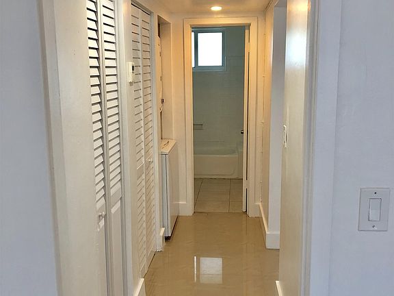 3rd image of 8235 Crespi Blvd APT 2