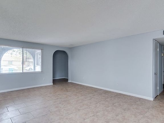 4th image of 6031 W Holly St