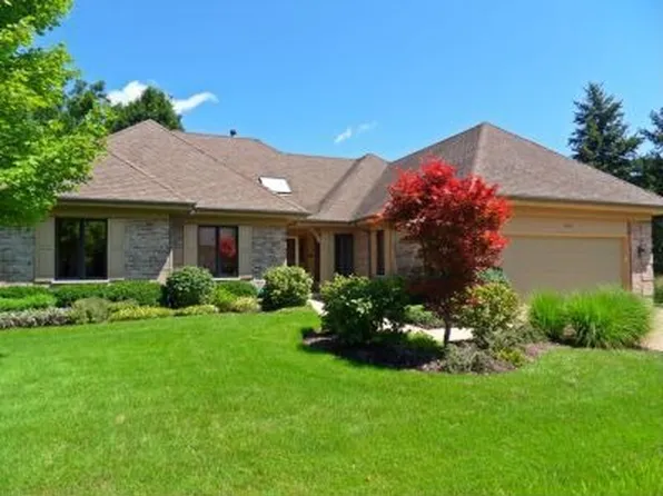 4202 Prestwick Ct, St Charles, IL 60174