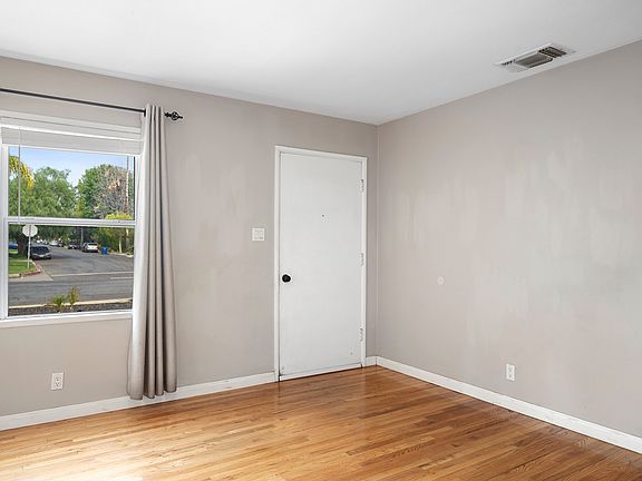 4th image of 16026 Valerio St
