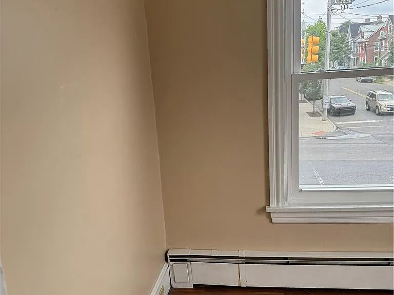 328 W Broad St — Photo 13