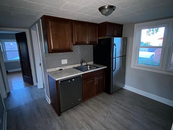 2nd image of 720 Woodland Dr