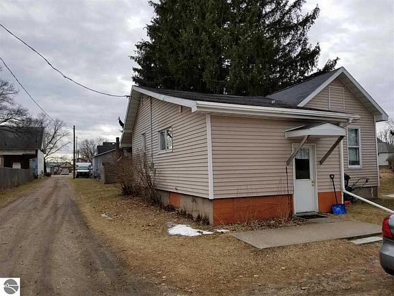2nd image of 418.5 Aldrich St