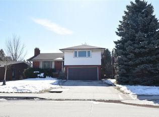 142 Delmar Dr, Hamilton, ON L9C 1J9