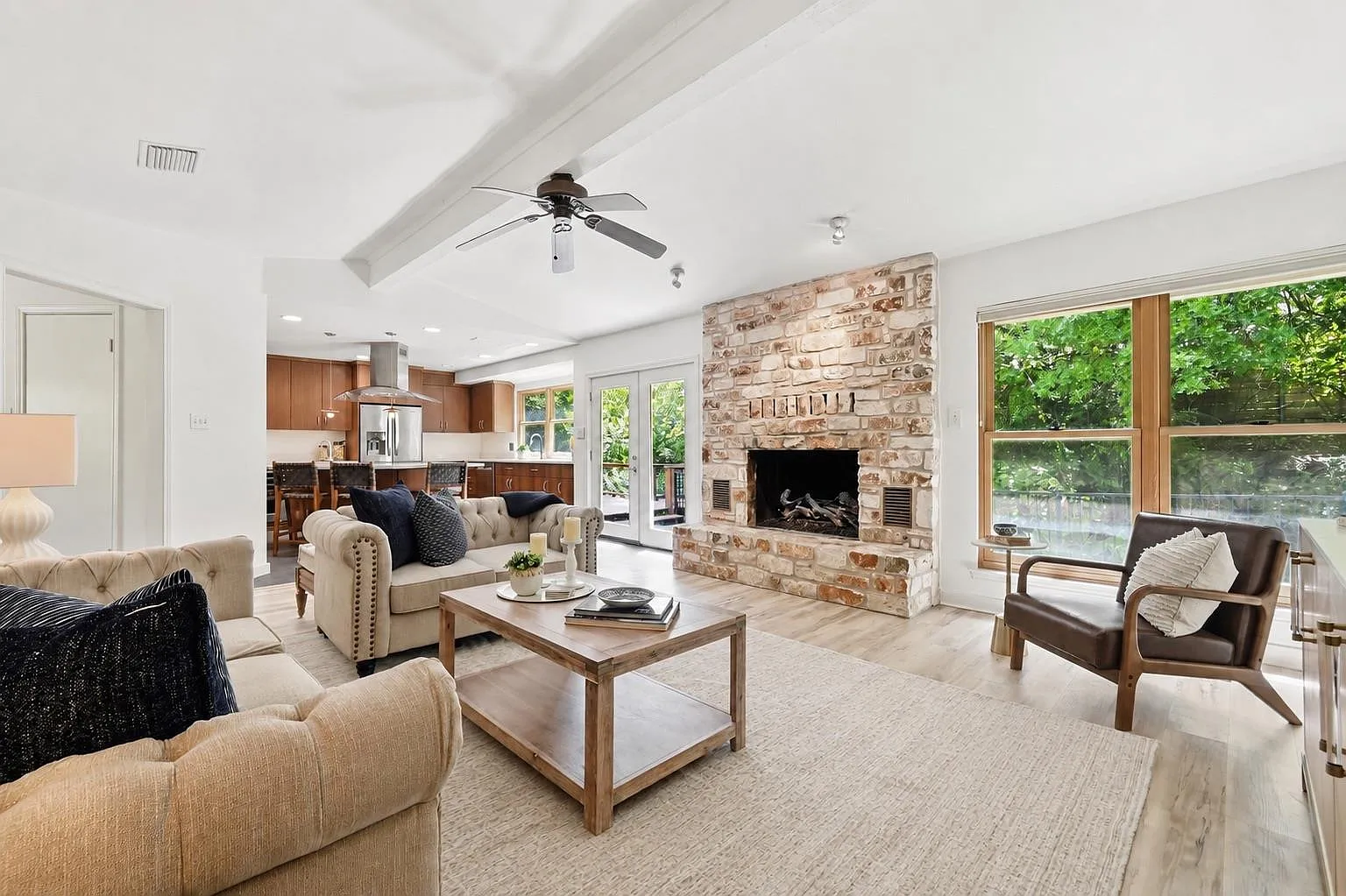 4 bed, 2.0 bath, 1837 sqft, $5,750 — Photo 3