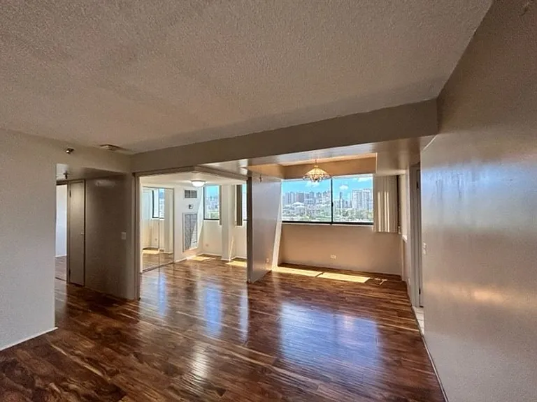 1114 Punahou St #9A — Photo 8
