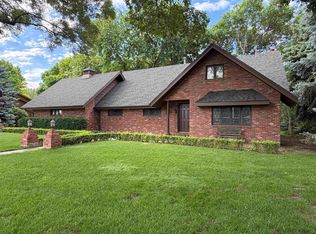 2210 W LEOTA ST, North Platte, NE 69101