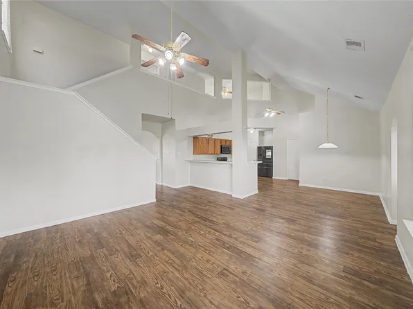1111 Auburn View Ln, Fresno, TX 77545