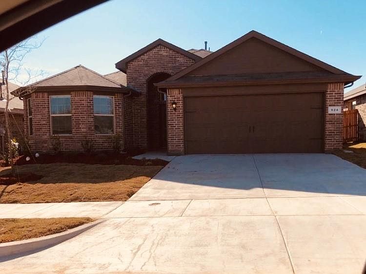 1st image of 924 Walls Blvd